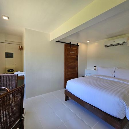 Edgewater Dive & Spa Resort Puerto Galera Luaran gambar