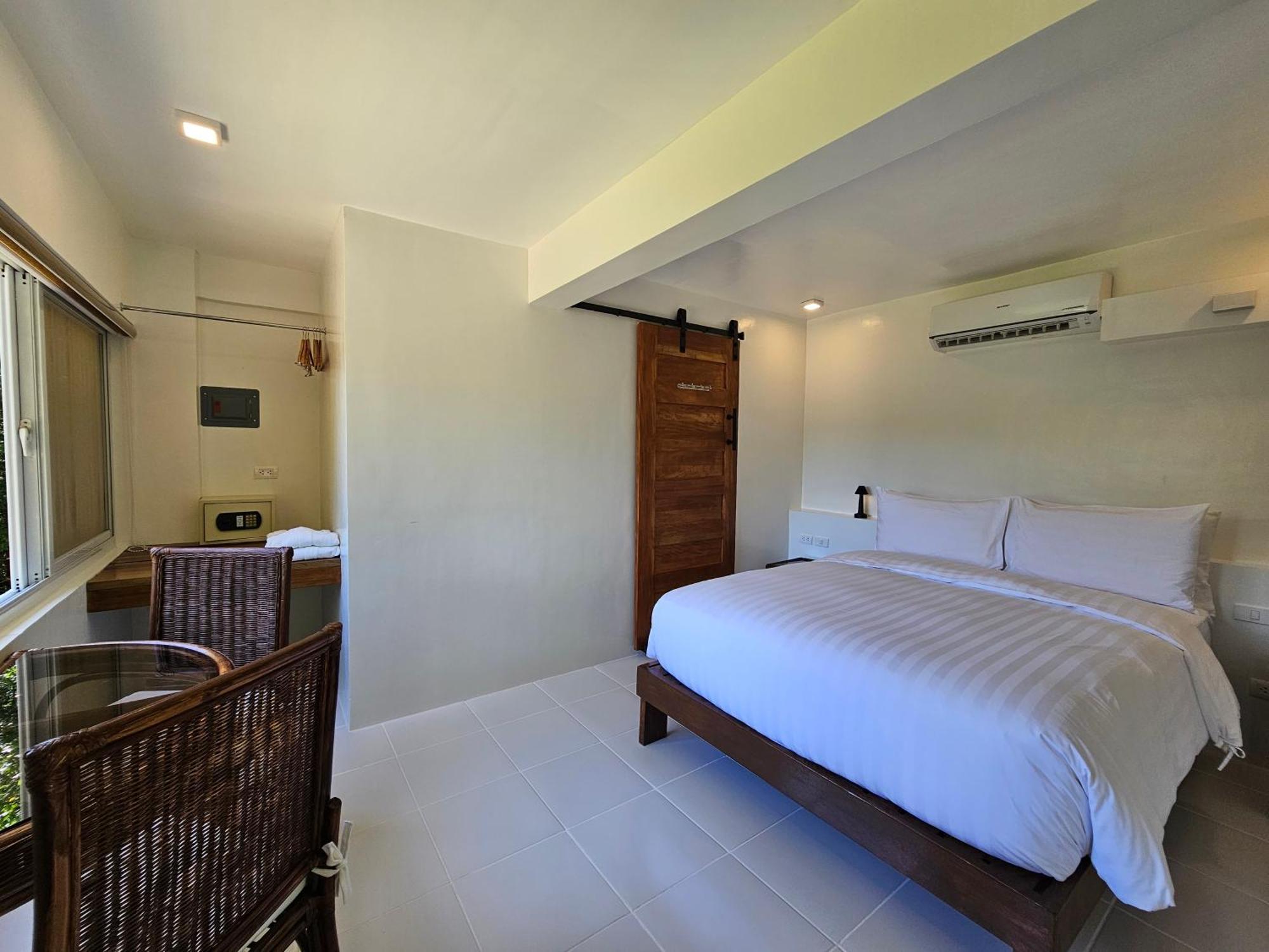 Edgewater Dive & Spa Resort Puerto Galera Luaran gambar