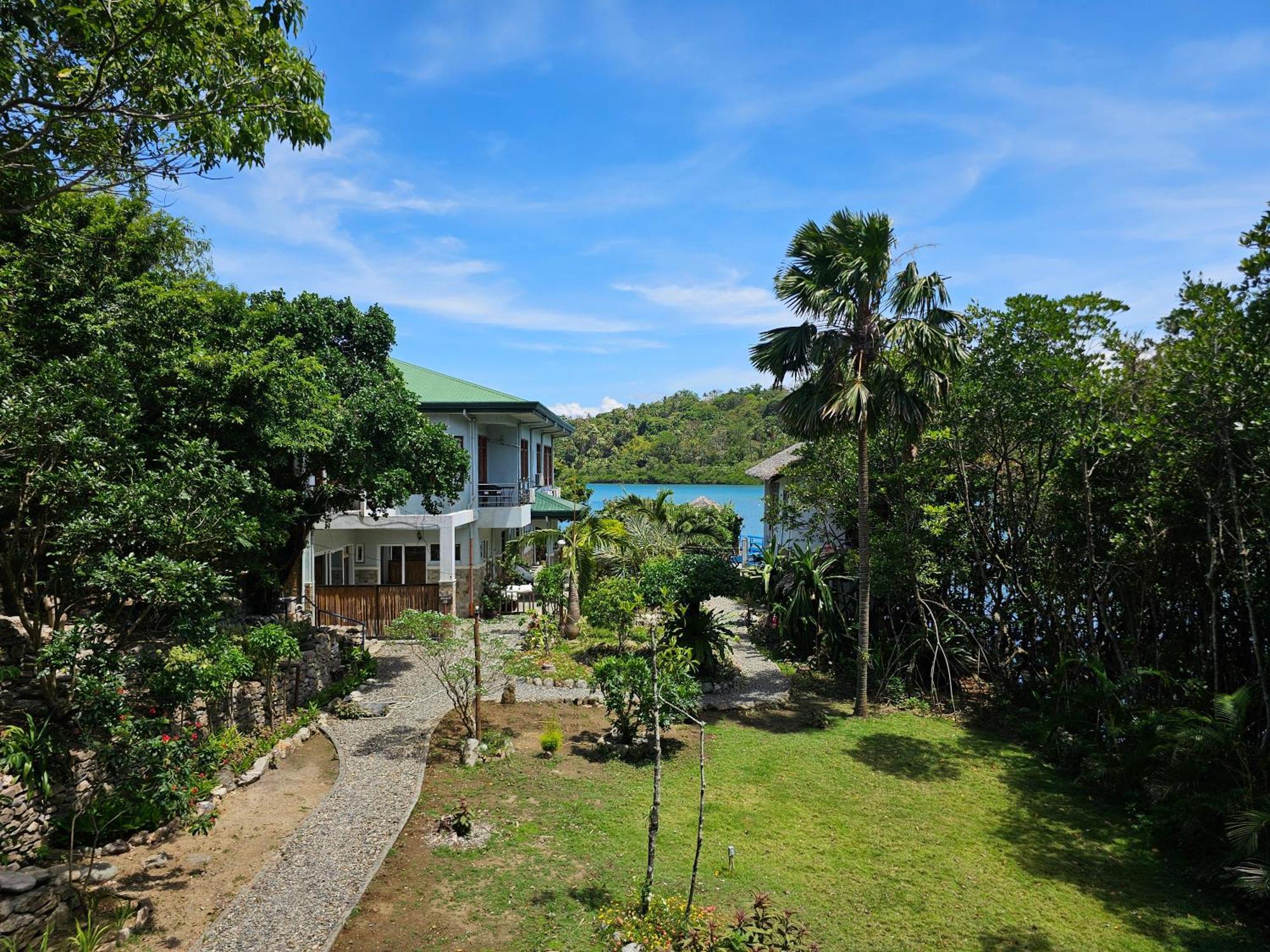 Edgewater Dive & Spa Resort Puerto Galera Luaran gambar