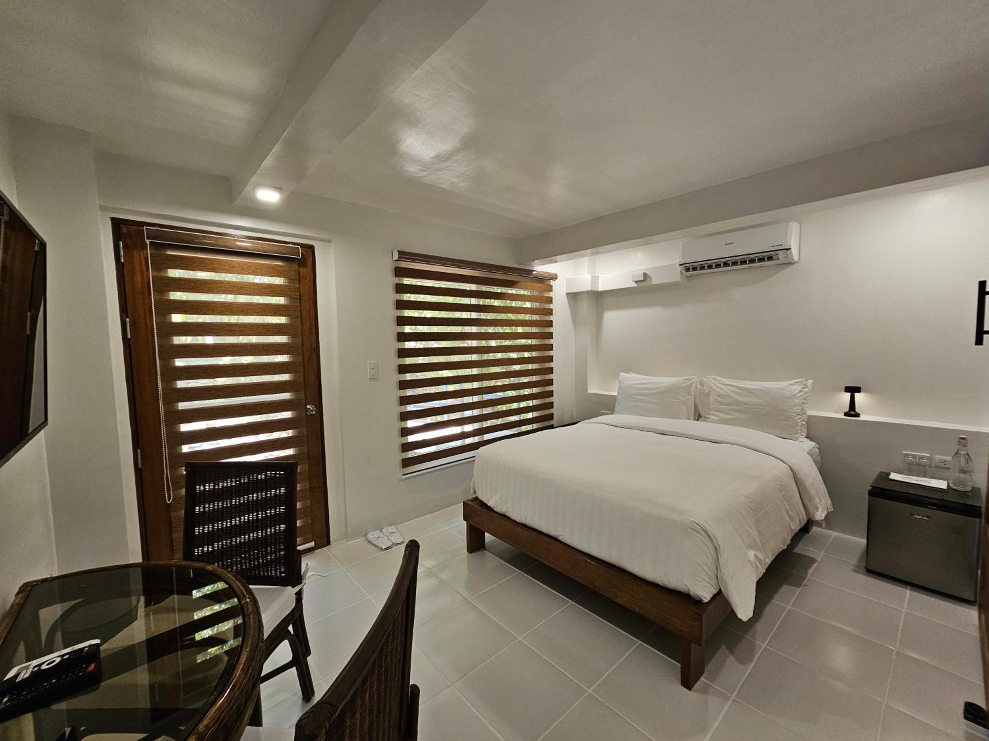 Edgewater Dive & Spa Resort Puerto Galera Luaran gambar