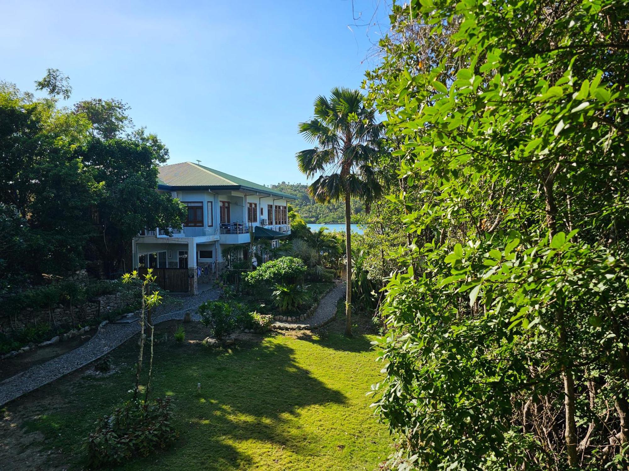 Edgewater Dive & Spa Resort Puerto Galera Luaran gambar